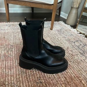 Black Nasty Gal Chunky Chelsea Boot